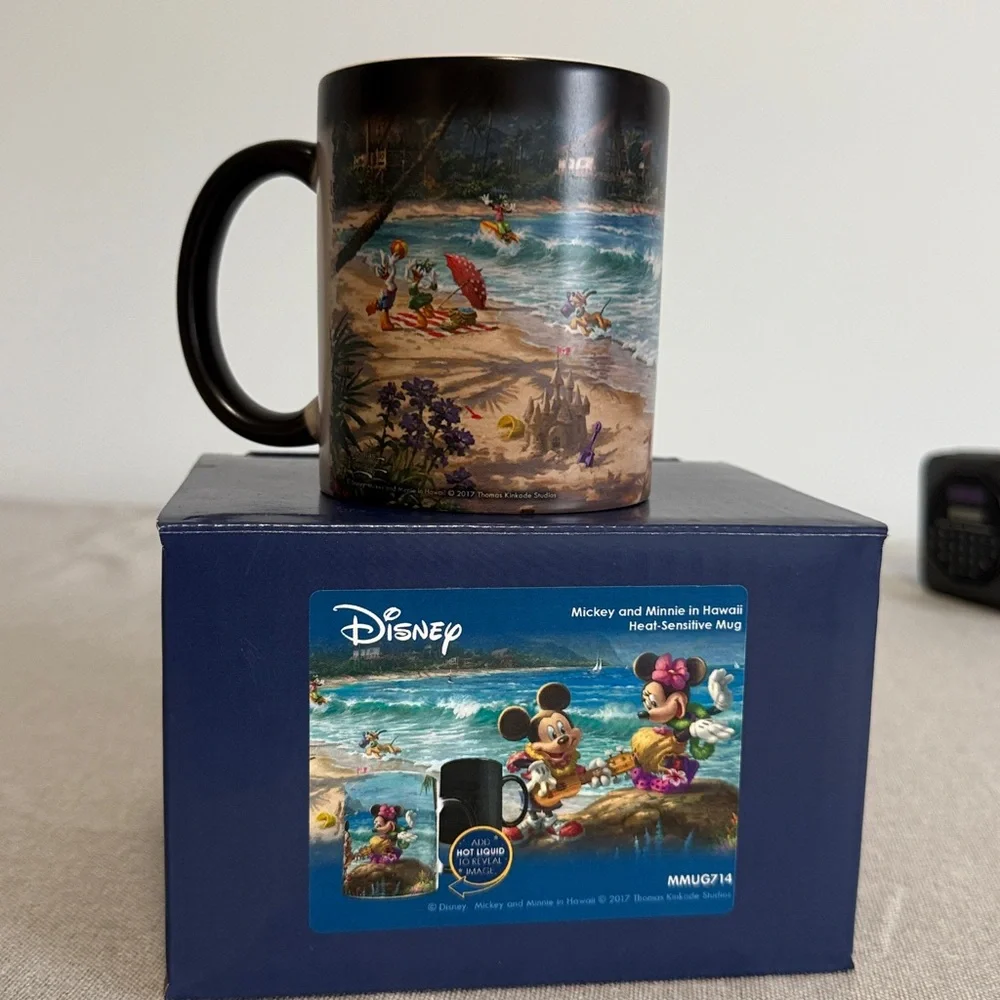 Morphing Mugs Disney Heat Sensitive Mug with Mickey and Minnie In Hawaii. - Picture 4 of 15